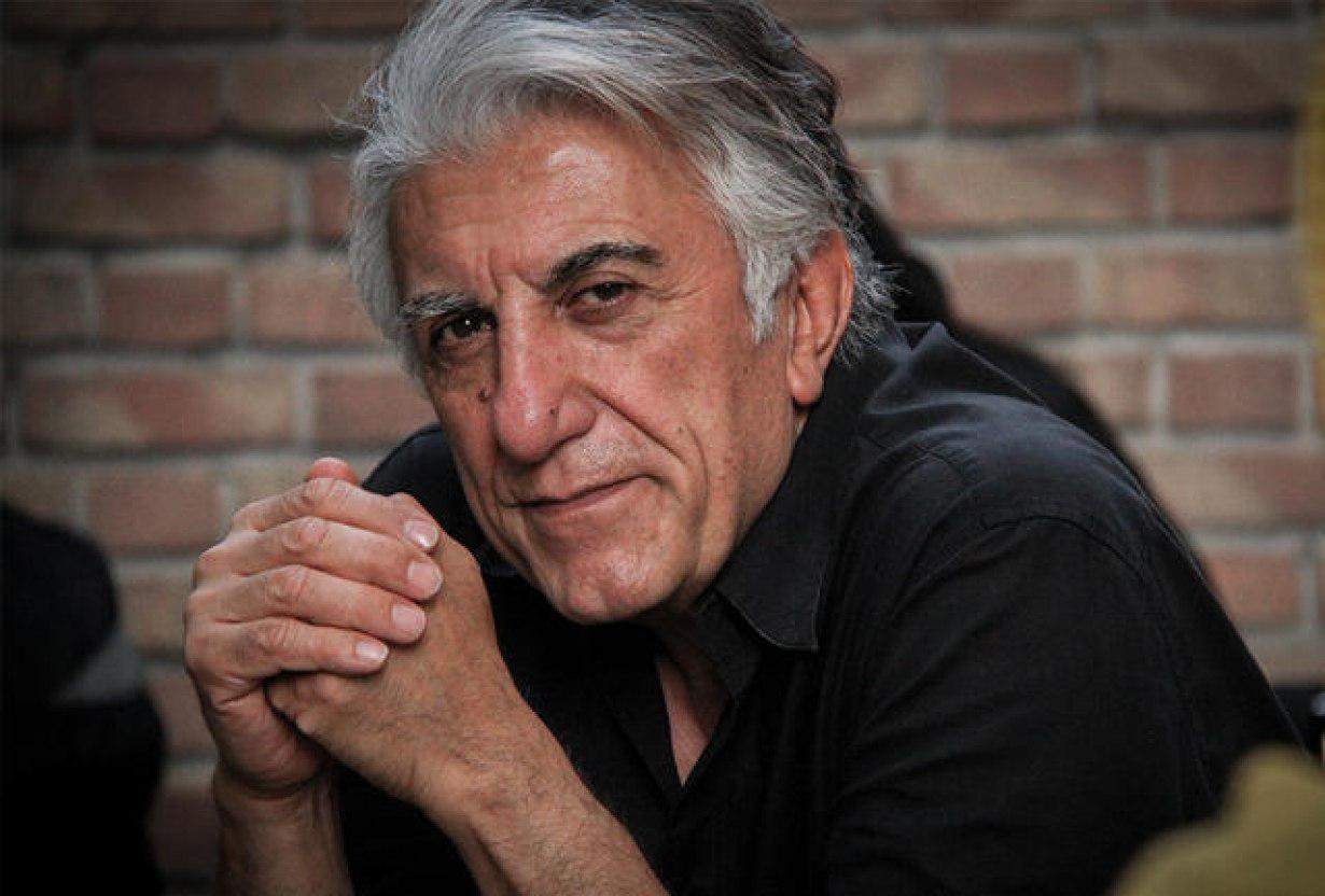 صورتی تراشیده و چشم‌هایی مرموز