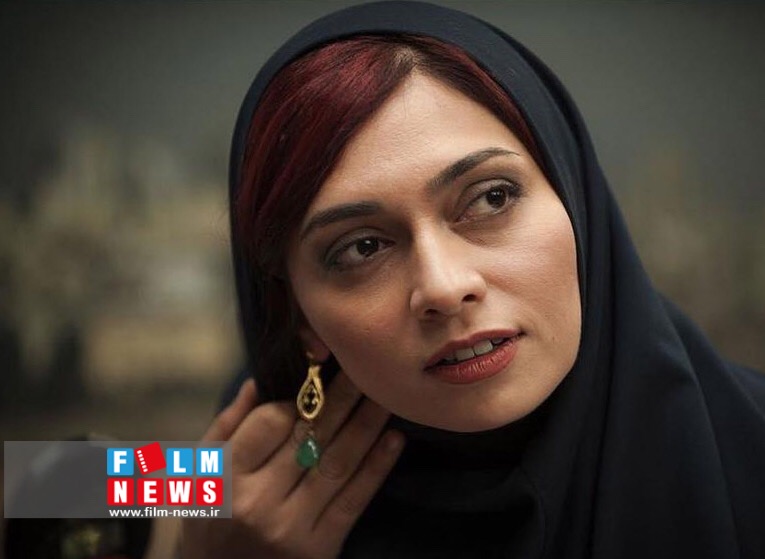 دختری با کفش های کتانی