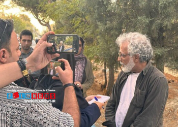 واکنشهای اعتراضی به اقدام بهروز افخمی در تحقیق برای داستان جنایی از روی قتل داریوش مهرجویی و همسرش | چه بد موقع آقای افخمی/ بدون لبخند هم میتوان تحقیق کرد