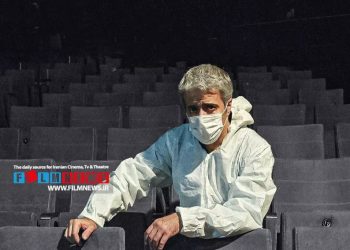 نمایش نوزده نود ونه به نویسندگی و کارگردانی ایوب آقاخانی از تئاترهای پرفروش مجموعه تئاتر شهر است.