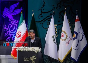 محمد خزاعی در مراسم اختتامیه جشنواره فیلم فجر دعای تحویل سال را با اشتباهات فاحش قرائت کرد.