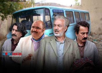 روایت کارگردان و بازیگر سریال «نون خ» از حال و هوای فصل پنجم | سعید آقاخانی : نون خ 5 یک سریال جاده‌ای است سعید آقاخانی گفته فصل پنجم «نون خ» با سایر فصل‌های آن تفاوت جدی دارد؛ اثری جاده‌ای است و لوکیشنی ثابت ندارد. ماجرای اصلی آن در مینی‌بوسی که از کردستان به جنوب کشور حرکت می‌کند، روایت می‌شود. درحال حاضر 90 درصد از ضبط سریال به پایان رسیده است. به گزارش فیلم‌نیوز، پیمان جبلی، رئیس صداوسیما از پشت‌صحنه سریال «نون خ» بازدید کرده. در این بازدید که مشروح آن در خبرگزاری ایرنا منتشر شده، سعید آقاخانی، کارگردان و مهدی فرجی، تهیه‌کننده سریال توضیحاتی درباره فصل جدید آن داده‌اند. سعید آقاخانی از تغییر ساختار سریال «نون خ» در فصل پنجم صحبت به میان آورده آن را آولین سریال جاده‌ای تلویزیون معرفی کرده است. آقاخانی گفته: «این فصل از سریال اولین کار جاده‌ای است که لوکیشن ثابت ندارد. لوکیشن اصلی ما یک مینی‌بوس است که با آن از کردستان به‌سمت جنوب کشور حرکت می‌کنیم و وقتی برمی‌گردیم هم کار در دل کوه فیلم‌برداری می‌شود.» این کارگردان اعلام کرده که تولید «نون خ» در فصل‌های بعدی هم ادامه پیدا می‌کند و قصد دارد به واسطه آن فرهنگ اقوام مختلف و جلوه‌های متنوع شهر‌های ایران را به مخاطبان نشان دهد. طبق گفته مهدی فرجی، تهیه‌کننده این سریال، تولید «نون خ5» به دلیل اینکه داستان در جاده می‌گذرد به نسبت سایر فصل‌ها دشوارتر است با این حال 90 درصد فیلمبرداری آن به پایان رسیده است. فصل پنجم سریال «نون خ» به کارگردانی سعید آقاخانی یکی از گزینه‌های جدی تلویزیون برای پخش در رمضان و نوروز 1403 است. این سریال در صورت قرار گرفتن در کنداکتور این دو مناسبت از شب اول ماه مبارک رمضان روی آنتن شبکه یک می‌رود.