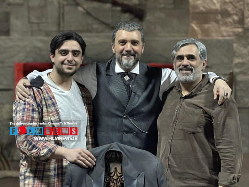 فصل سوم پدر خوانده با اجرای کامبیز دیرباز و با تم البسه کلاسیک ساخته می&zwnj;شود.