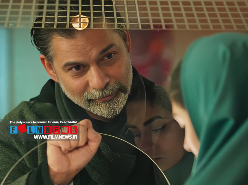 «افعی تهران» دومین سریال خانگی سامان مقدم است که آن را براساس فیلمنامه‌ای از پیمان معادی جلوی دوربین برده است.