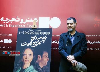 «نوسینده مرده است» به کارگردانی شهاب حسینی از 23 اسفند ماه در گروه سینمایی «هنر و تجربه » اکران می‌شود.