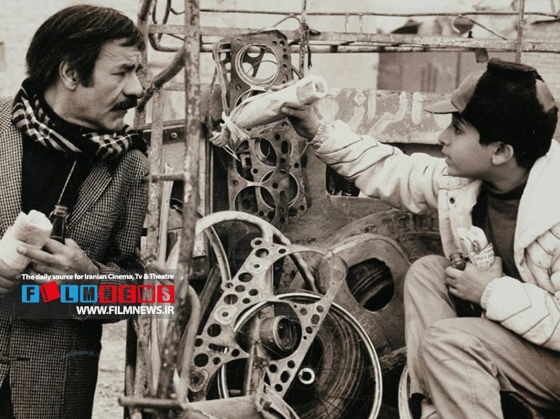 فیلم «آبادانیها» یکی از فیلمهای شاخص سینمای کیانوش عیاری است که برای اکران با مشکلات عدیدهای مواجه شد.