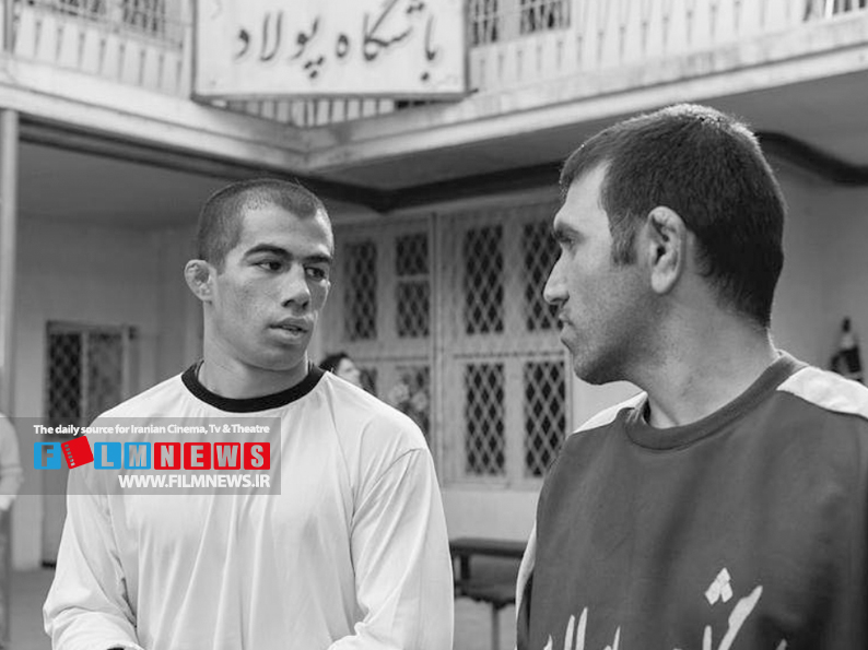 فیلم پرویز خان با محوریت زندگی شادروان پرویز دهداری ساخته شده است.
