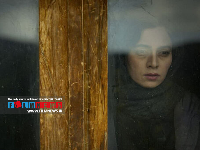 مست عشق فیلم پیشتاز گیشه سینماهای ایران با فیلمنامه‌ای از فرهاد توحیدی جلوی دوربین رفته است.