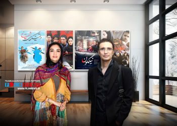 محمدرضا فروتن در بین بازیگران زن بیشترین همکاری را با میتراحجار داشته که آخرین آن فیلم «نیلگون» است.