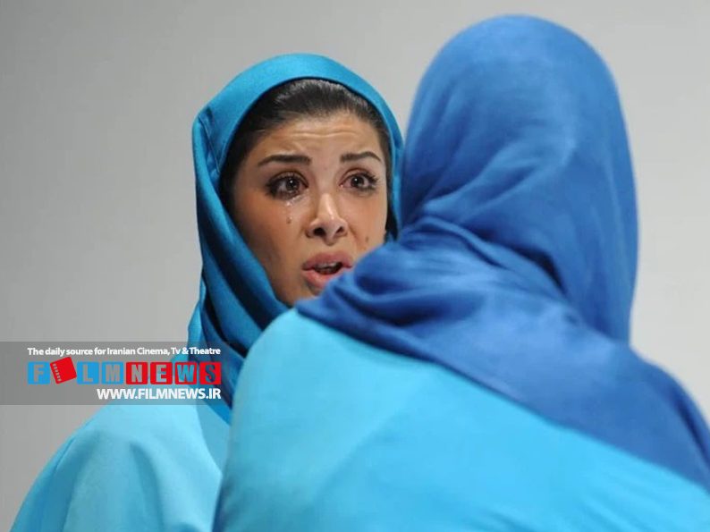 صابر ابر مدتی تازه‌ترین نمایش خود با نام «امشب به صرف بورش و خون» را روی صحنه برده است.