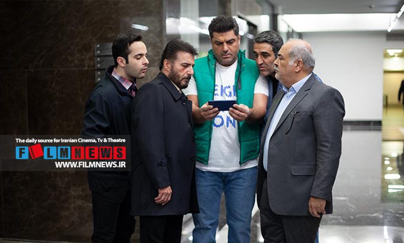 جدول فروش هفتگی دستخوش تغییراتی شده به جز تگزاس سه که موقعیت تثبیت شده&zwnj;ای دارد سایر رتبه&zwnj;ها بین فیلم&zwnj;های مفت بر، قیف و پول و پارتی دست به دست شده است.