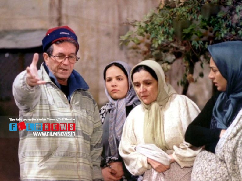 رها داستان خانواده‌ای است که کیانش برای خرید یک لپ‌تاپ دگرگون می‌شود.