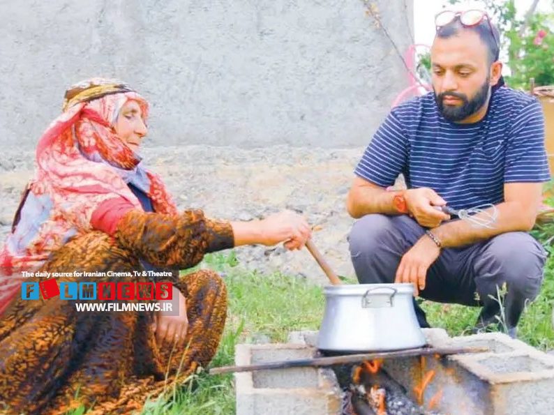 صابر ابر مستندی سریالی با محوریت طبخ غذا توسط مادربزرگ‌ها کارگردانی کرده که قسمت اول آن بر بستر یوتیوب منتشر شد.
