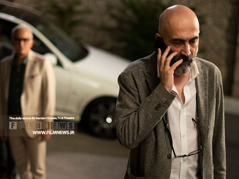 سروش صحت در فیلم‌هایش نقش‌های اصلی را به ستاره‌های سینما داده و حالا در استخر از امین حیایی و سحر دولتشاهی استفاده کرده است.
