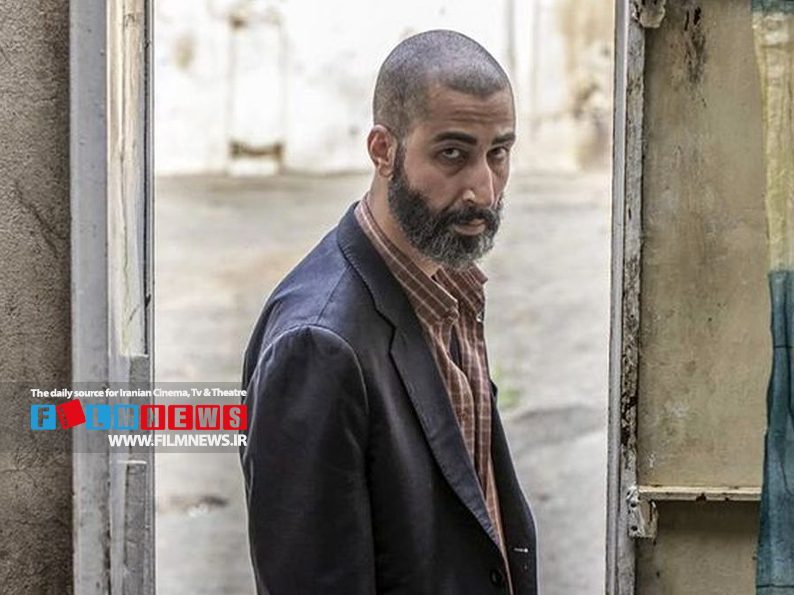 بهرام افشاری در فیلم «مرد عینکی» با گریمی کاملا متفاوت جلوی دوربین ظاهر شده است.