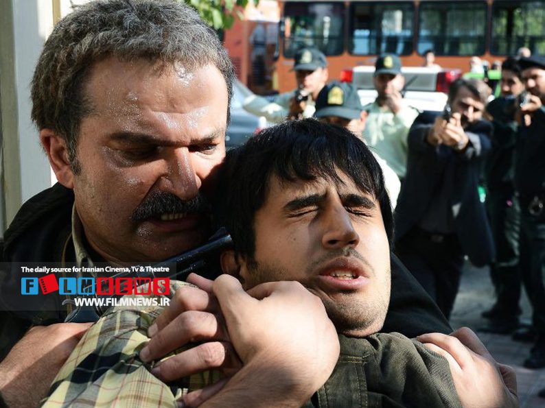 ژانر دزدی یکی از محبو‌ب‌ترین ژانرهای سینمایی است در ایران تعدادی زیادی فیلم و سریال در این ژانر ساخته شده که آخرین آن‌ها سریال «الگوریتم» است.