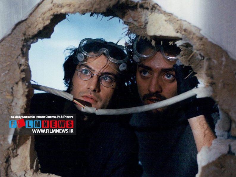 ژانر دزدی یکی از محبو‌ب‌ترین ژانرهای سینمایی است در ایران تعدادی زیادی فیلم و سریال در این ژانر ساخته شده که آخرین آن‌ها سریال «الگوریتم» است.