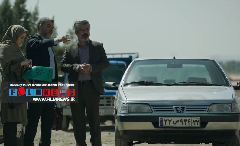 نکته ظریفی که از چشم طراح صحنه و کارگردان «برتا، داستان یک اسلحه» پنهان ماند ، امیرعلی با پژو پلاک لیزری در سال 1380