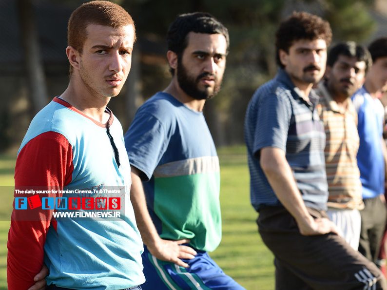 نگاهی به آثاری که با توجه به اهمیت تلاش گروهی جوان‌ها برای رسیدن به هدف ساخته شده‌اند. به بهانه نمایش «جهان مبهم هاتف»